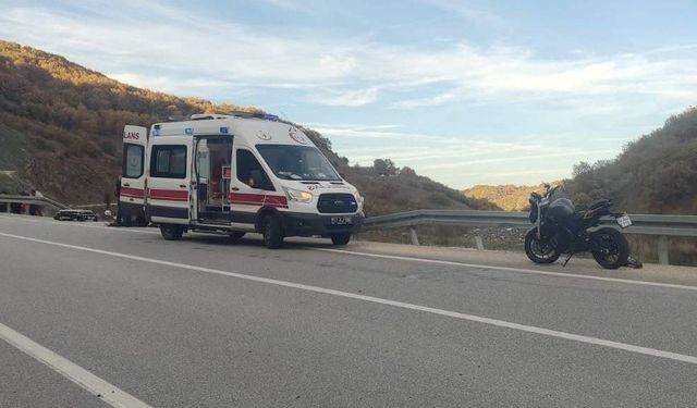Bilecik’te kontrolden çıkan motosiklet devrilirken, sürücüsü yaralandı