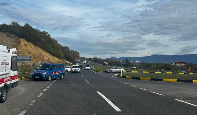 Bolu D-100’de iki araç çarpıştı: 5 yaralı