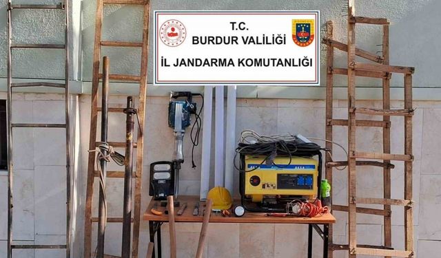 Burdur’da kaçakçılık operasyonu: 12 gözaltı