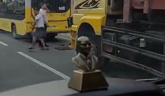 Büyükçekmece’de İETT otobüsüne kamyon çarptı: 9 hafif yaralı