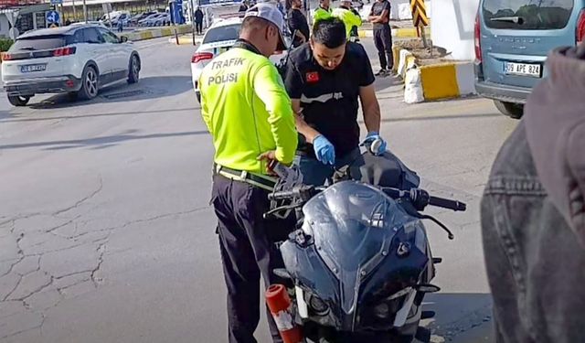 Çalıntı motosikletle kaza yaptı, polisten kaçamadı