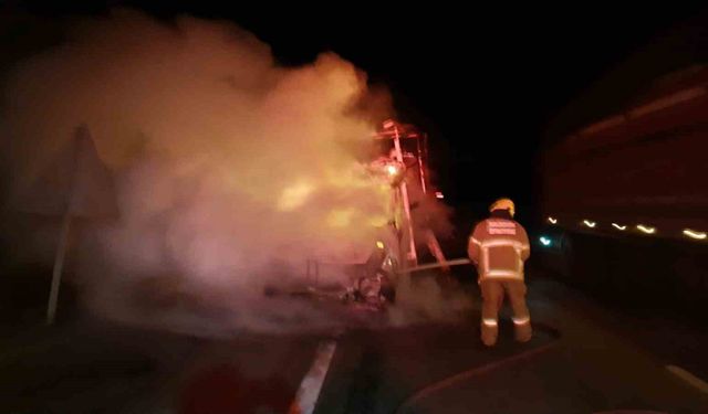 Çanakkale-Bandırma Karayolu’nda gece saatlerinde araç yangını