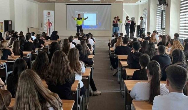 Çanakkale’de jandarma ekiplerinden lise öğrencilerine yönelik çeşitli eğitimler