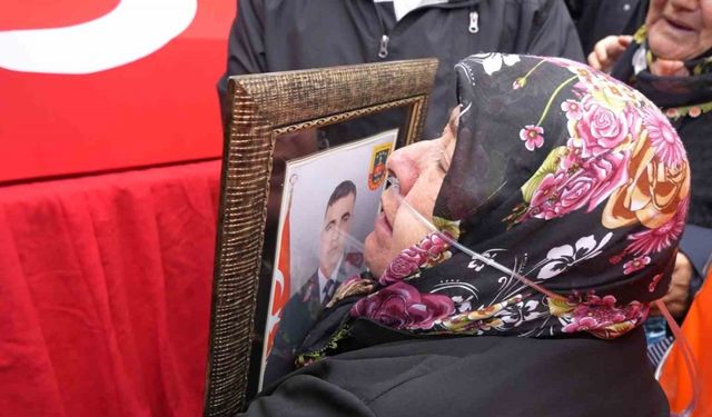 Cenazede yürek burkan feryat, anne şehit oğlunun fotoğrafına sarıldı: "Kurban olurum sana"