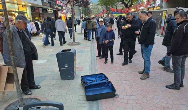 Çöp kutusu yanına bırakılan valiz paniğe neden oldu