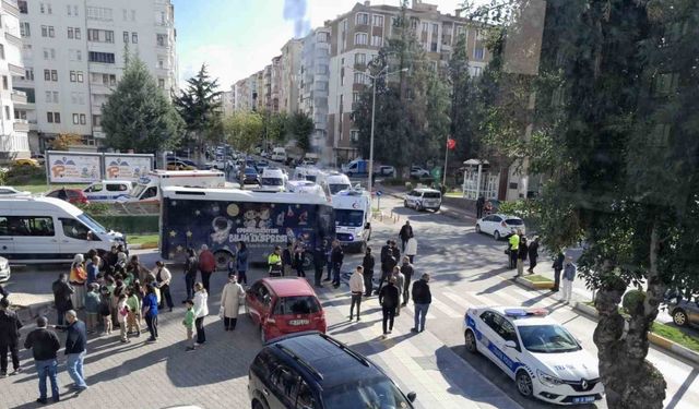 Çorum’da halk otobüsü kamyona çarptı: 22 öğrenci yaralandı