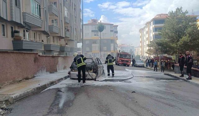 Çorum’da öfkeli kadın, eşinin otomobilini ateşe verdi