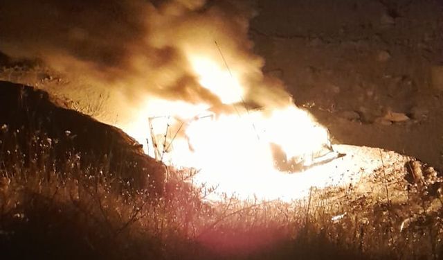 Çukurca’da alev alan araç kullanılamaz hale geldi