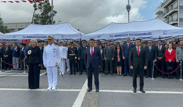 Cumhuriyetin 102. Yıldönümü Marmaris’te çelenk sunma töreni ile başladı