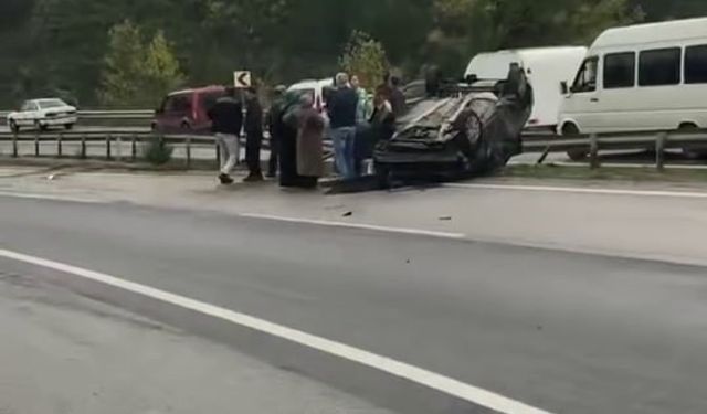 D-100’de sürücüsünün kontrolünden çıkan otomobil takla attı: 1 yaralı