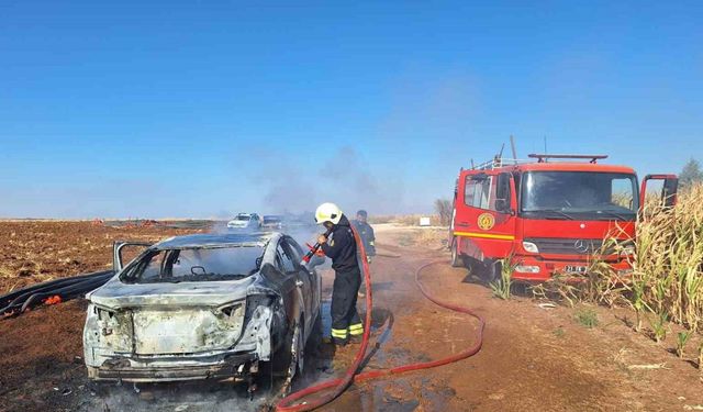 Diyarbakır’da seyir halindeki araç küle döndü