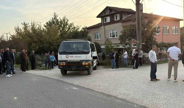Durakta beklerken aracın çarptığı kadın ve çocuk ağır yaralandı
