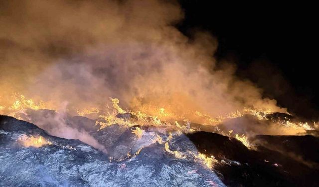 Eber Gölü’nden toplanan kamışların depolandığı alanda yangın