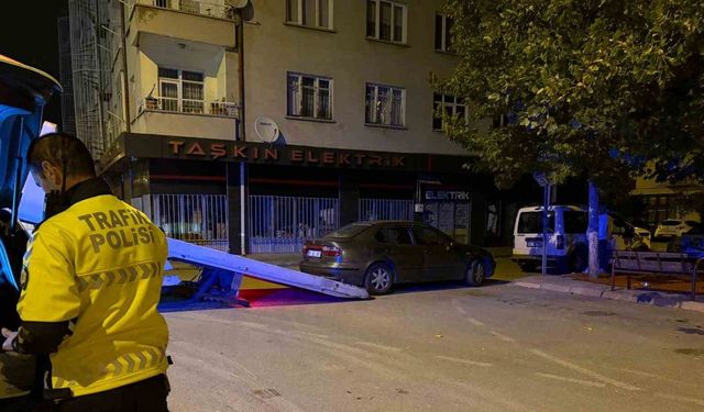 Ehliyetsiz sürücü kural tanımadı