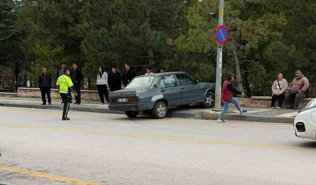 Ehliyetsiz sürücünün çarptığı yaya yaralandı