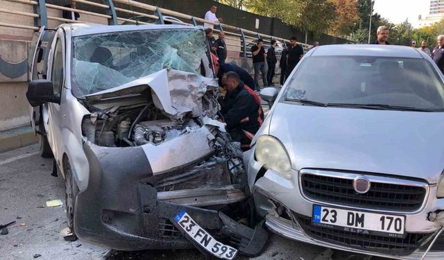 Elazığ’da zincirleme trafik kazası: 5 yaralı
