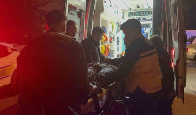 Elektrikli bisikletle kamyonetin altına girdi: 1 yaralı