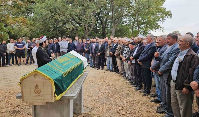 Enez’de av tüfeğiyle öldürülen şahıs  köy mezarlığına defnedildi.