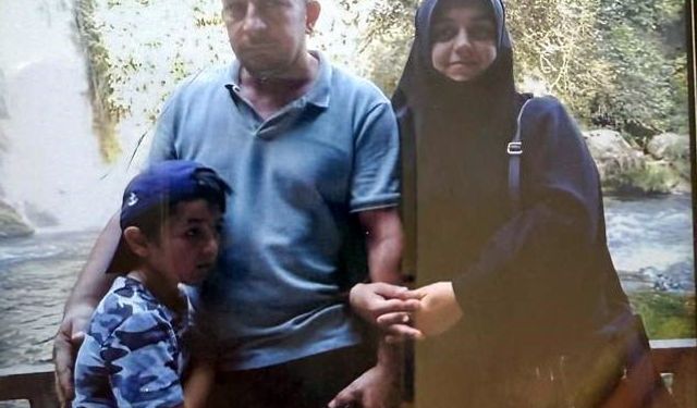 Enkaz başında 12. saat: Anne ve baba aranıyor