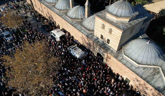 Enkazda kalan Bilir ailesi, son yolcuklarına uğurlandı