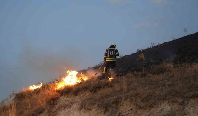 Erzurum’da havai fişek yangına neden oldu