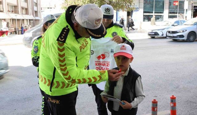 Erzurum’da polisten "Önce Yaya" farkındalığı uygulaması