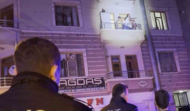 Eski eşini darbeden şahıs çocuklarını rehin aldı
