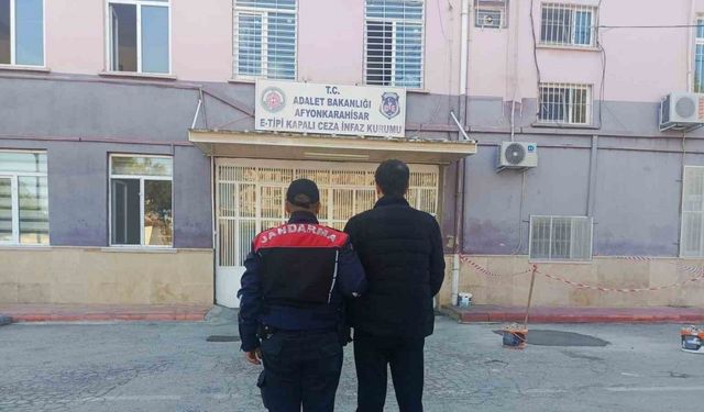 Farklı suçlardan 20 yıl hapis cezasıyla aranan şahsı jandarma yakaladı