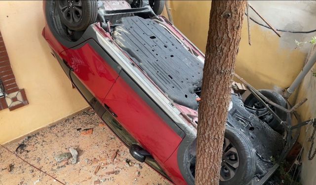 Fren yerine gaza basan sürücü bahçeye uçtu