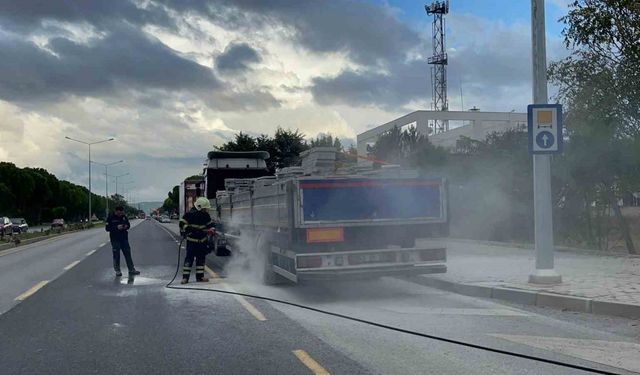 Freni tutmayan TIR’ın balataları yandı