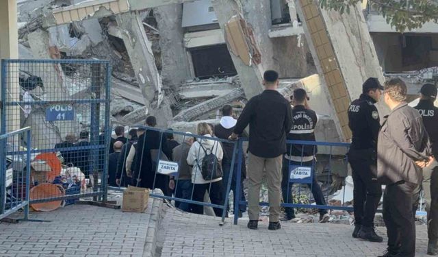 Gebze’de çöken binanın enkazında inceleme yapılıyor