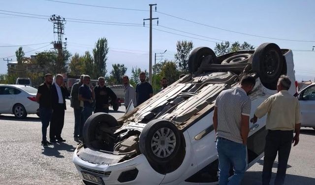 Iğdır’da kaza yapan araç ters döndü