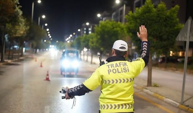 Isparta’da modifiyeli araçlara gece denetimi