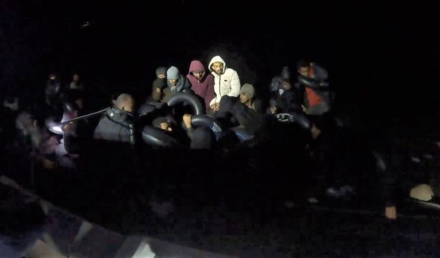 İzmir açıklarında 43 düzensiz göçmen kurtarıldı