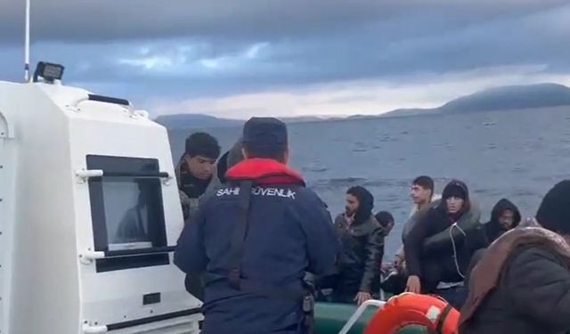 İzmir açıklarında 51 düzensiz göçmen yakalandı, 84 göçmen kurtarıldı