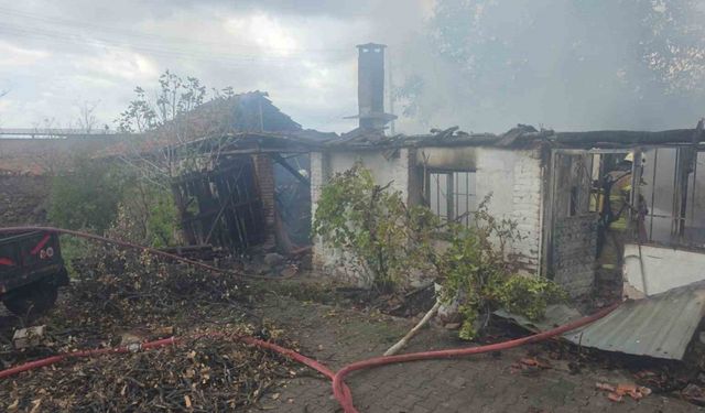 İzmir’deki yangında 91 yaşındaki kadın yaşamını yitirdi