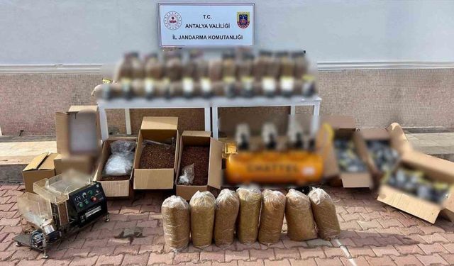 Jandarmanın 2 ayrı adrese düzenlediği operasyonda 350 kilo kıyılmış tütün ele geçirildi