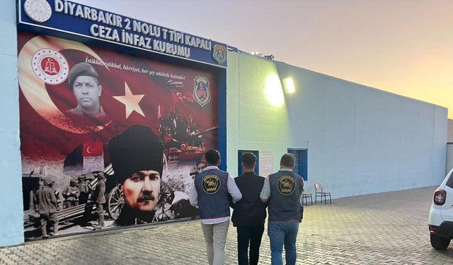 JASAT ekipleri çeşitli suçlardan aranan 64 kişi yakaladı