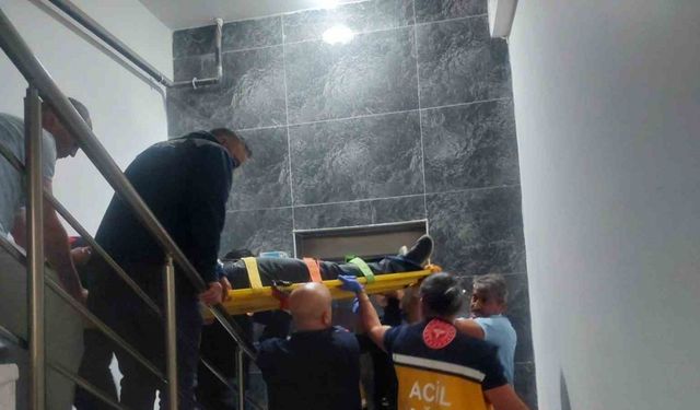 Karaman’da bir kat aşağıya düşen asansördeki şahıs yaralandı