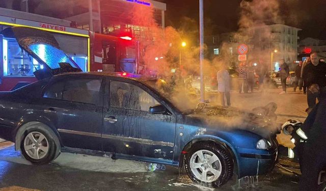 Karaman’da seyir halindeki otomobil alev alarak yandı