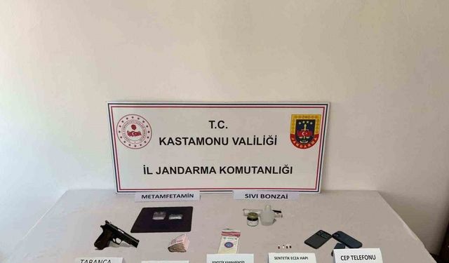 Kastamonu’da binlerce sentetik ecza hapıyla yakalanan 2 kişi tutuklandı