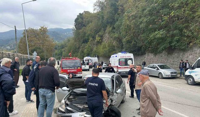 Kastamonu’da iki otomobil çarpıştı: 4 yaralı