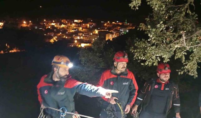 Kayalıklarda mahsur kalan şahıs AFAD ekiplerince kurtarıldı