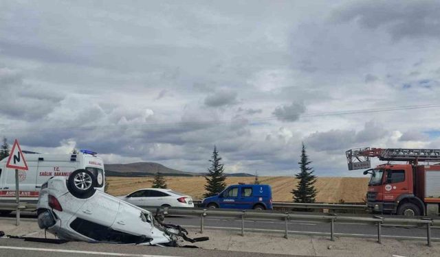 Kaza yapan araçtan fırlayan teker başka bir araca çarparak kazaya neden oldu