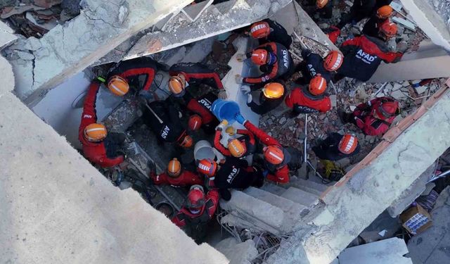 Kocaeli Valisi Aktaş: "Bir vatandaşımızın sesini aldık, 9 bina tedbiren tahliye edildi"