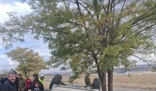 Kontrolden çıkan otomobil devrildi: 1 ölü, 1 yaralı