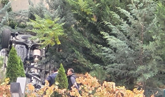 Kontrolden çıkan otomobil istinat duvarından aşağı uçtu: 1 yaralı