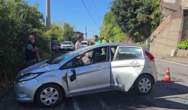 Kontrolden çıkan otomobil takla attı; anne ve çocuğu yaralandı