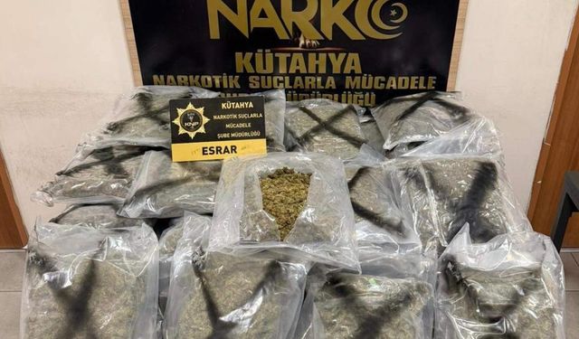 Kütahya’da bir kamyonda 33 kilo esrar ve 6,55 gram kokain ele geçirildi, 3 şüpheli tutuklandı