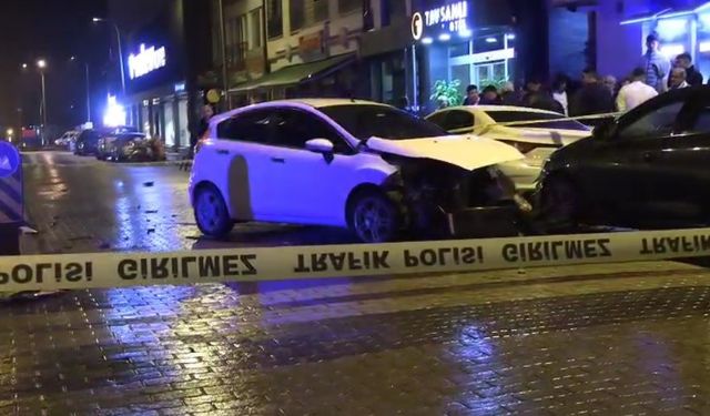 Kütahya’da otomobiller çarpıştı: 3 yaralı